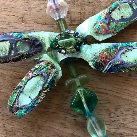 Iridescent dragonfly pendant, artisan-made, in beautiful shades of green - Picture 1 of 8
